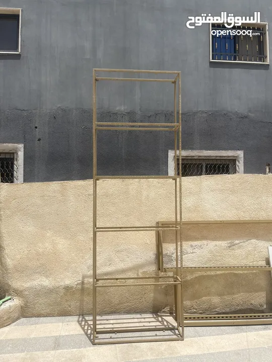 سده مع رفوف