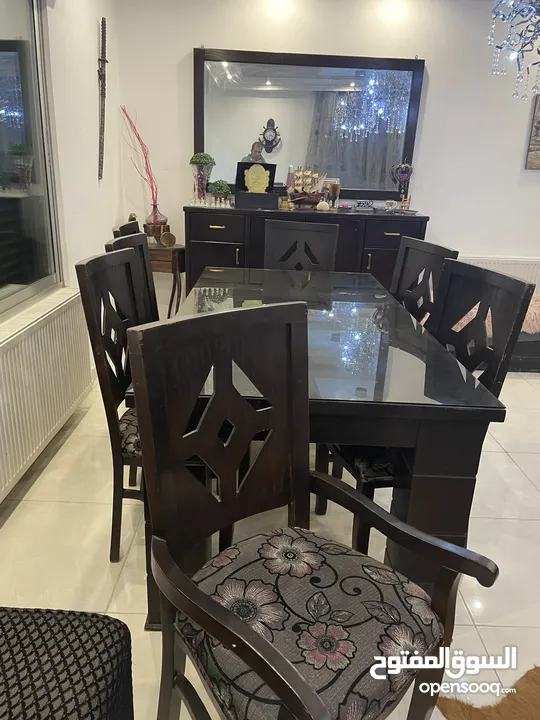 طقم كنب سبع مقاعد +طاوله سفره و8 كراسي +3 طاولات واحده وسط