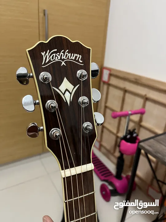 Washburn WMJ11SCE mini jumbo semi-acoustic guitar natural