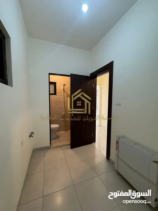 لم تسكن - تشطيبات فاخرة - طريق المطار - 4نوم - 230م - بإطلالــــه بانوراما - تستحق المشاهدة