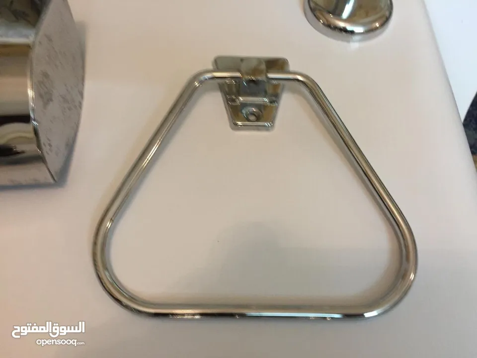 4 بطاريات دوش وحمام GROHE  و  KLUDI  المانيه  واكسوارات .