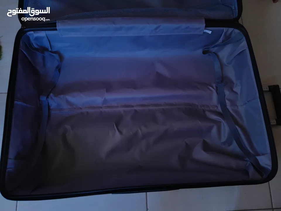 حقيبة سفر فخمة جديدة لون اسود حجم كبير