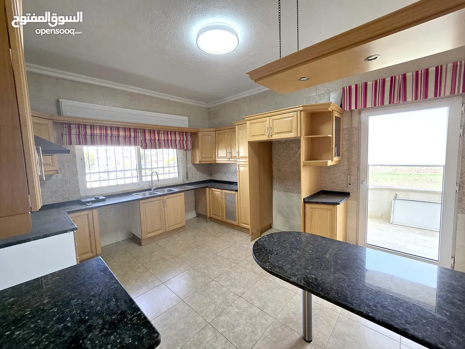 ارقى مناطق دير غبار شقة للبيع مميزة مساحة 205 متر طابق اول