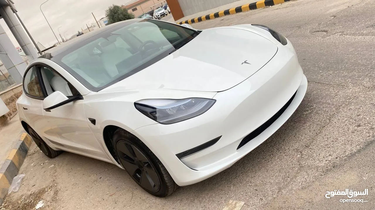 Tesla model 3 2023 standard plus ابيض