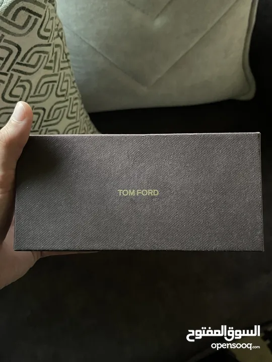 TOM FORD Sunglasses like new  نظارة TOM FORD للبيع بسعر مغري