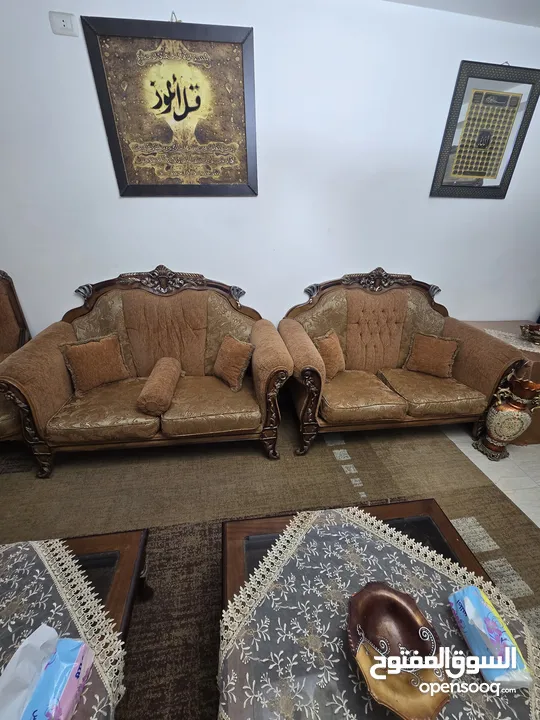 طقم كنب زان 14 مقعد بحالة ممتازة