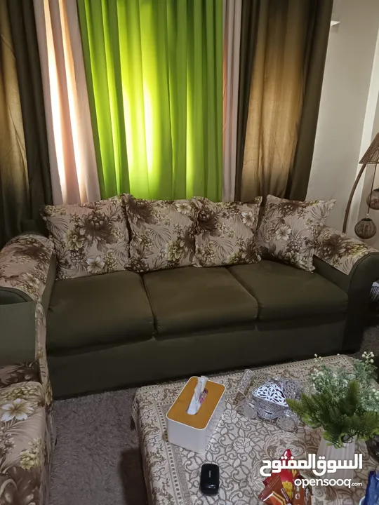 كنب خشب ثقييييل للبيع الزرقاء الجديده