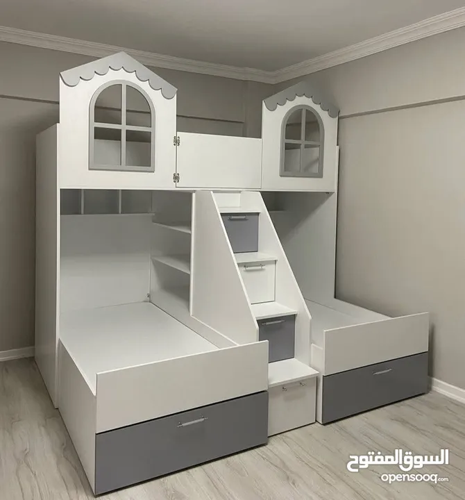 تخت طابقين ثلاثي مكفول 5 سنوات بحمل 150 كيلو  الخشب لامنيت مسمك ع خمالتين 3.5 سم