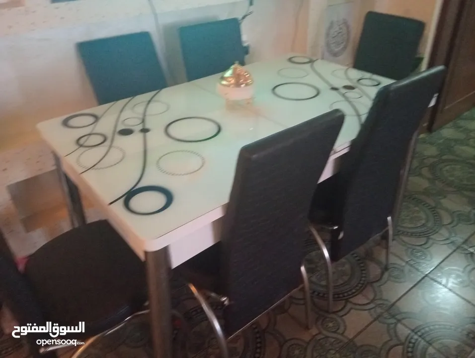 طاولة سفرة بحالة جيدة للبيع