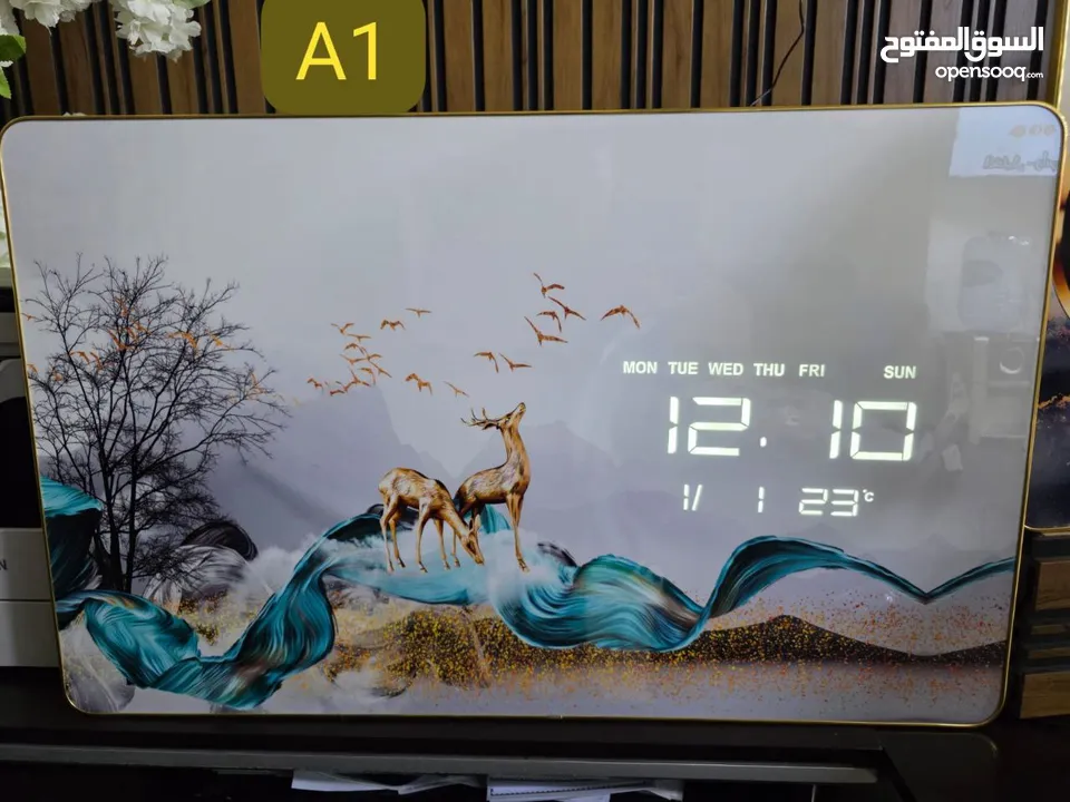 برواز مميز جدا مع ساعة ديجتال تعرض الوقت والتاريخ ودرجة الحرارة مرفق سلك الكهرباء وبراغي التثبيت .