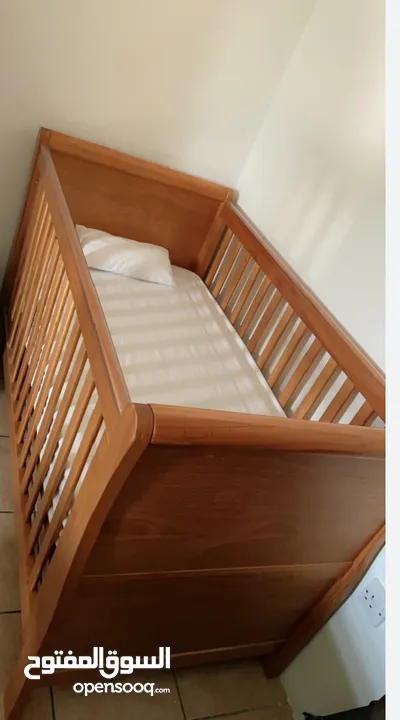 سرير تخت حديثي ولادة وأطفال مذركير استخدام بسيط جدا بسعر مغري