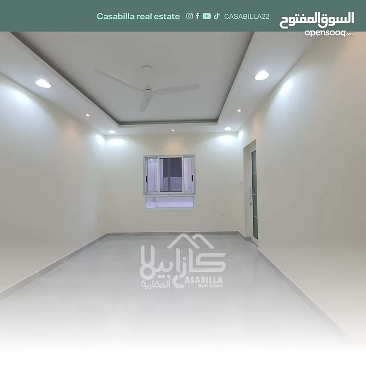 للبيع شقة جديدة نظام عربي تشطيب ديلوكس طابق واحد في منطقة الحد