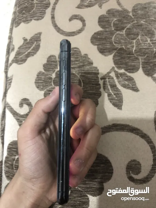 ايفون 11 بور
