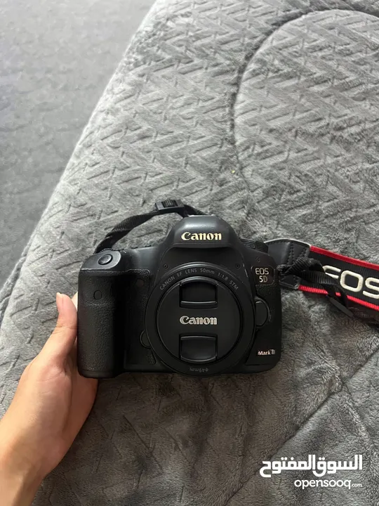 كاميرا كانون 5d mark iii فل فريم استعمال جميع اكسسىوارتها شخصي للبيع