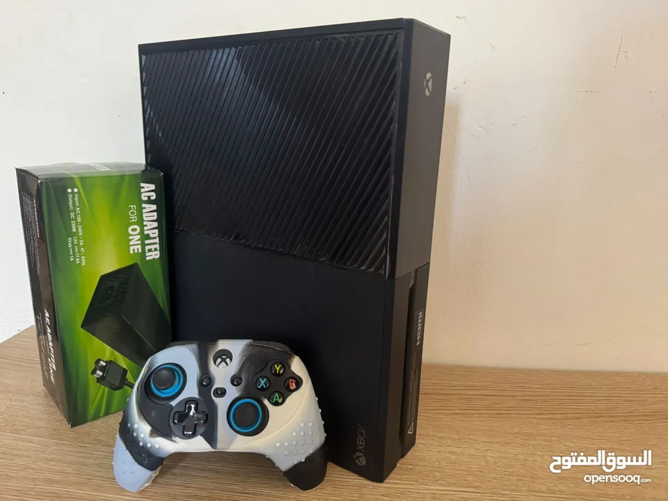 xbox one  مع يد ومحول