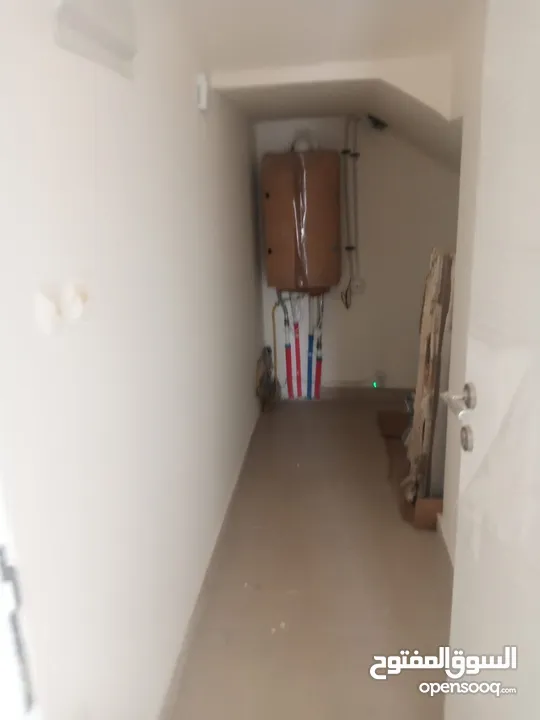 شقه اخير مع روف للبيع في عبدون - ref:14681