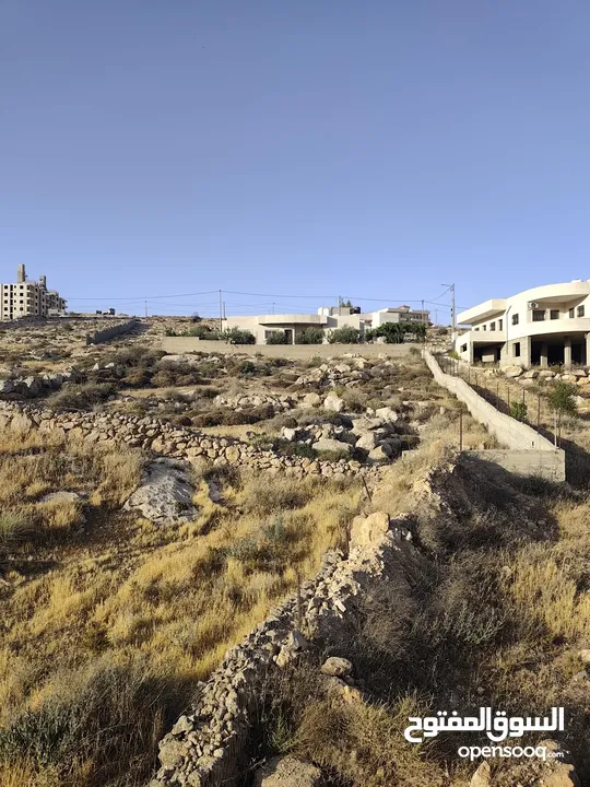 ارض مستوية في موقع حيوي بالقرب من جامع عبد العزيز