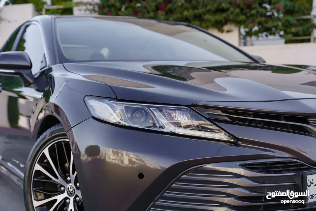 Toyota Camry GLE Hybrid 2019  تويوتا كامري GLE هايبرد  فل كامل مع فتحه