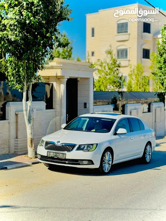سكودا سوبيرب 2014 ديزل فل اضافات مع فتحة سقف على الكاش أو بدل