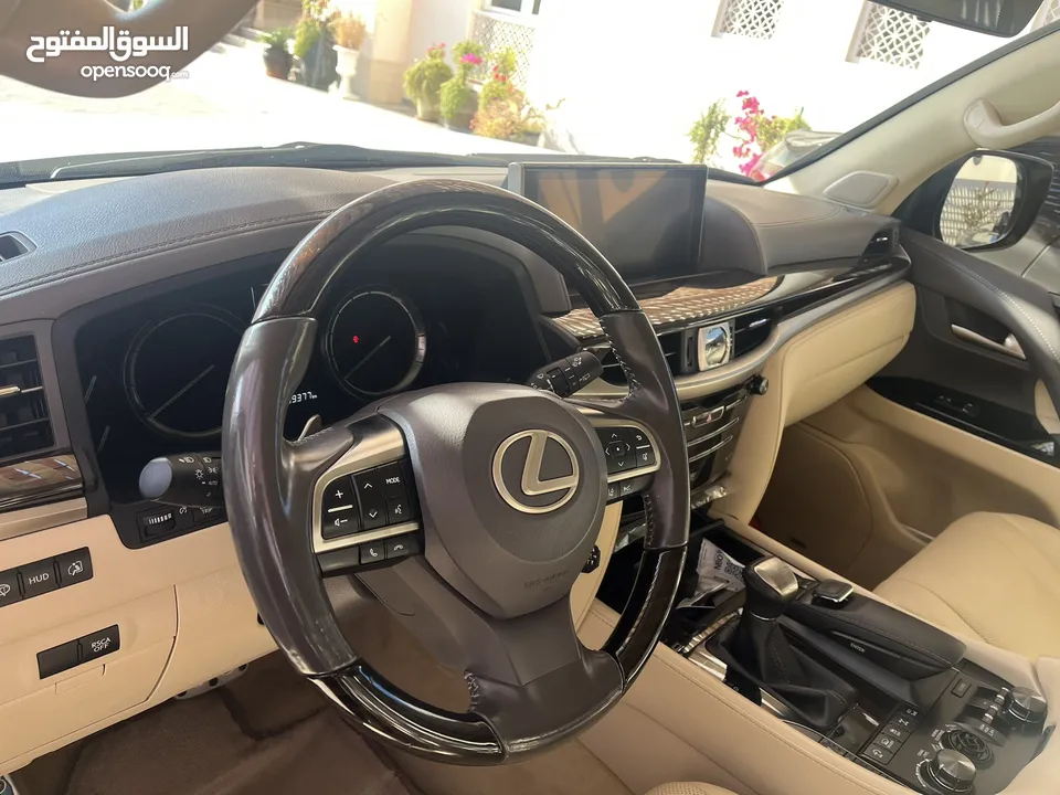 Lexus LX570 2019 Black Edition - لكزس 570 بلاك اديشن