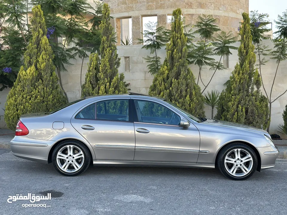 Mercedes E200 2004 ( Avantgarde ) Full option وارد الوكالة فحص كامل