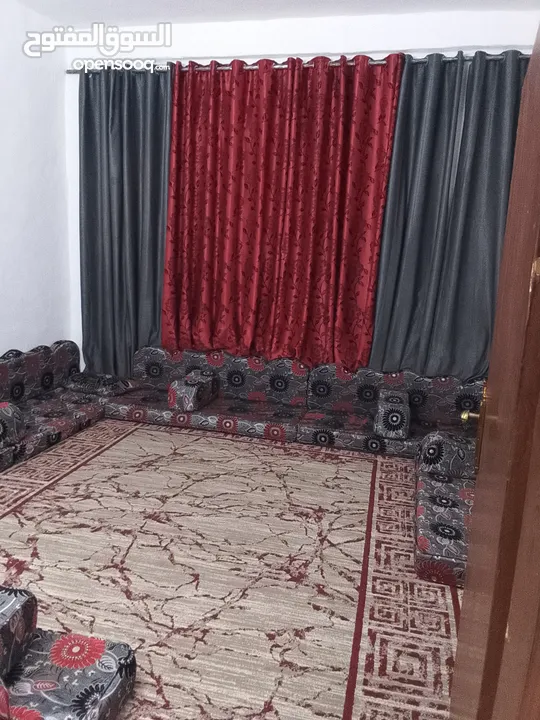 بيت طابقين كبير وواسع جدآ