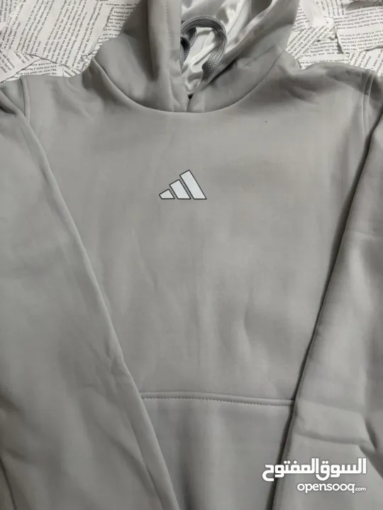 هودي تقيل مبطن متوفر بلون الأسود والأبيض