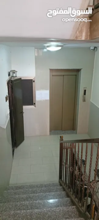 شقه مفروشه هادئه ونظيفه صحيه قريبه على الخدمات تصلح العائله صغيره او موظفين مريحه ا