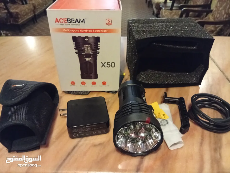 كشاف heavy-duty X50 مدى 1500 متر, صب المنيوم ثقيل ضد الماء والعوامل الطبيعيه.