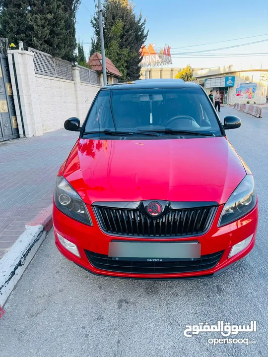 سكودا فابيا مع فتحة سقف