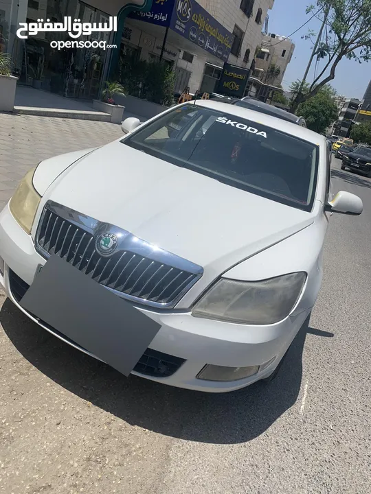 سكودا بيضاء 2012