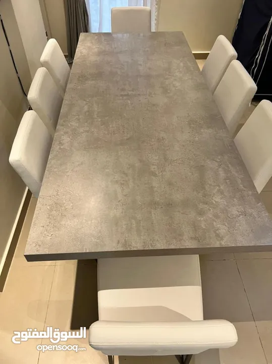 Elegant Dining Table (8 Seats) طاولة طعام بتصميم عصري أنيق