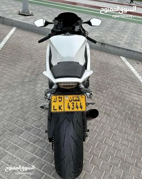 دراجة CBR 1000 RR 2014 بحالة جيدة جداً 