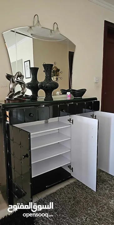 Entryway cabinet