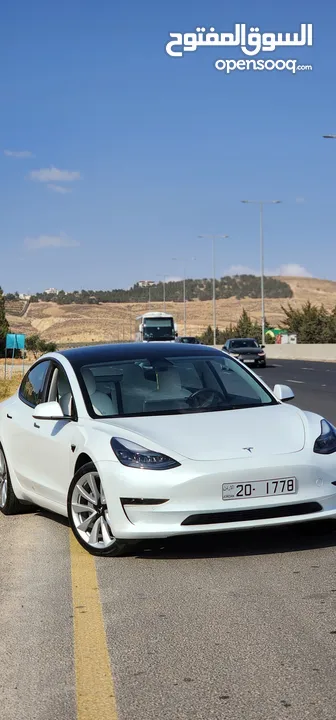 Tesla Model 3 Standerd Plus 2022 ابيض وداخليه ابيض جمرك جديد شهر 12‎ بسعر 20 الف بدون الرقم