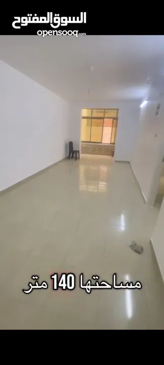 شقه مشطبه للبيع مساحتها 145 متر دفعه 20 واقساط 400 دينار 3 غرف نوم وحمامين ومطبخ وصالون وبرنده