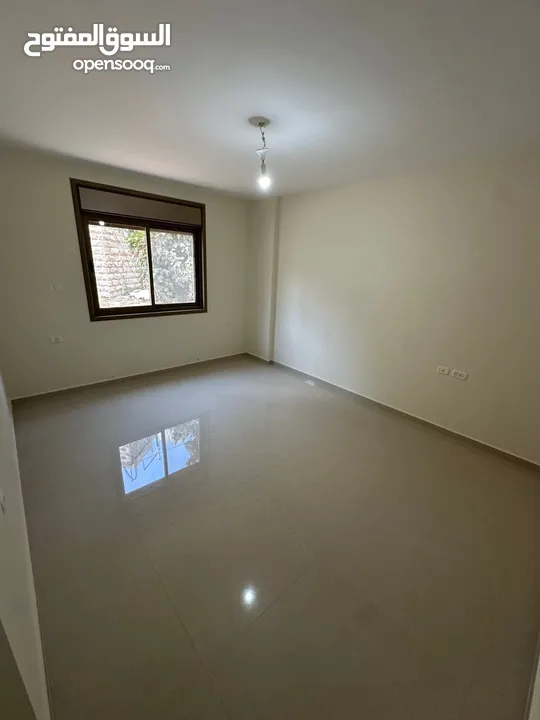 ثلاث غرف نوم غير مفروشة للايجار