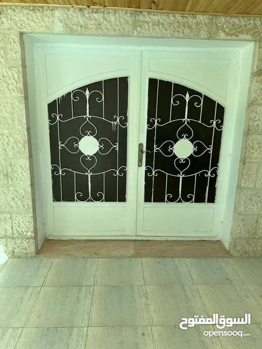 باب بحالة جيدة للبيع