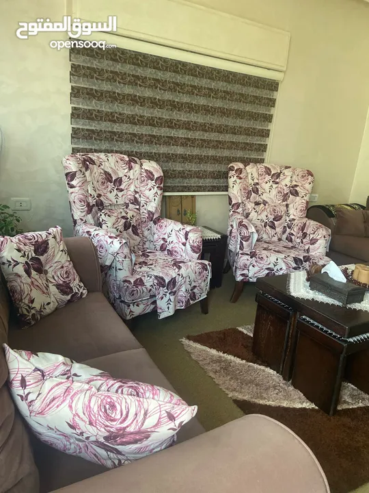طقم كنب فاخر + طاولة سفرة