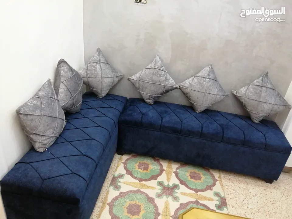 تنجيد جميع انواع الكنب والجلسات العربيه والخليجيه  وصيانه الكنب داخل المنزل