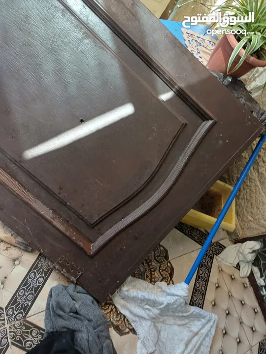 باب خشب مستعمل مترين في متر أبواب خارجيه