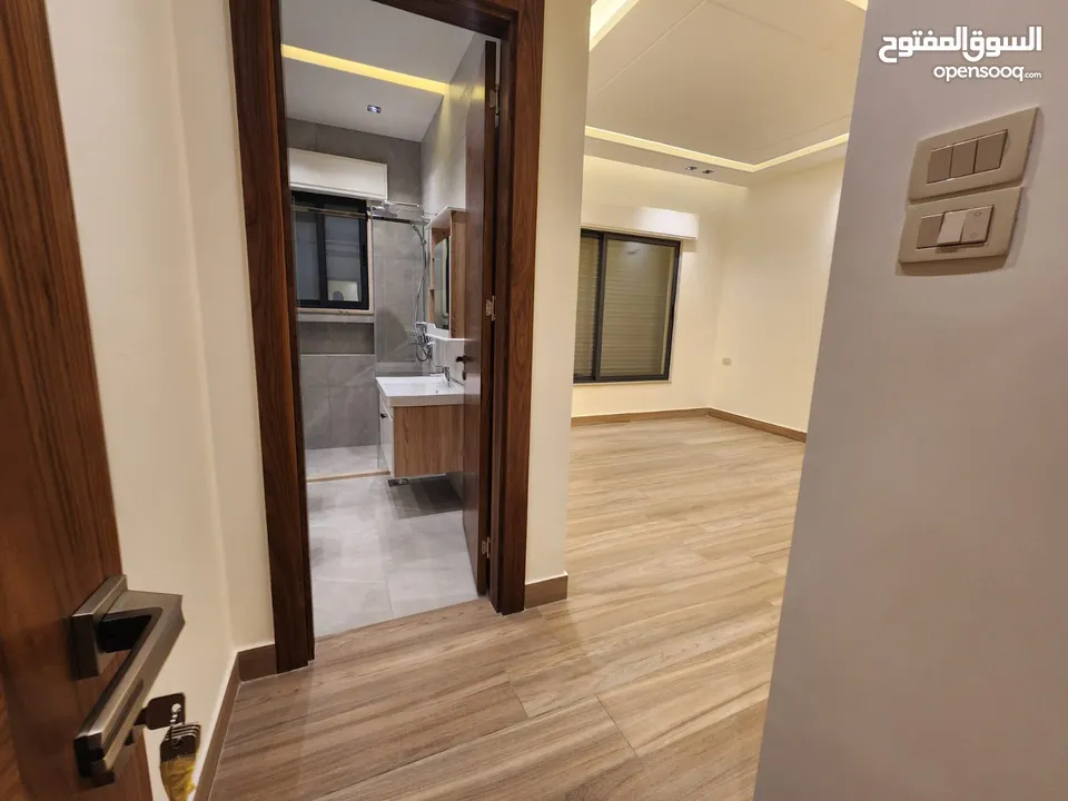 شقة فارغة للبيع في عبدون ref : 14391