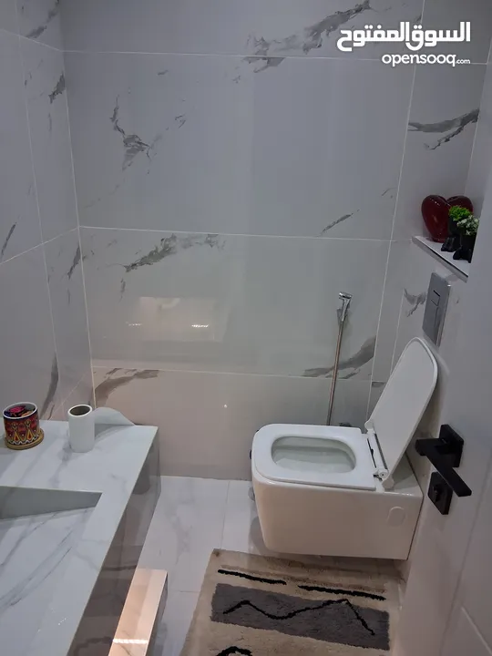 شقه سكنيه استثمارية مميزه للبيع