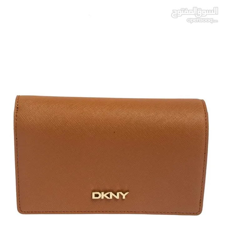 original dkny wallet in light brown ‏أصلي محفظة دي كي ان جلد باللون بني فاتح