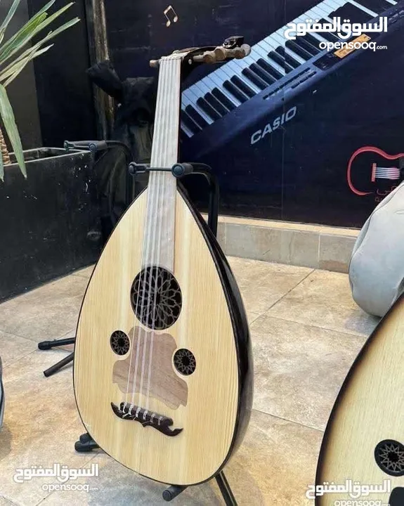 عود حكيم صناعه زرياب سوري زند عياري مع حقيبه جلد وريشه فقط ب 69.99 دينار