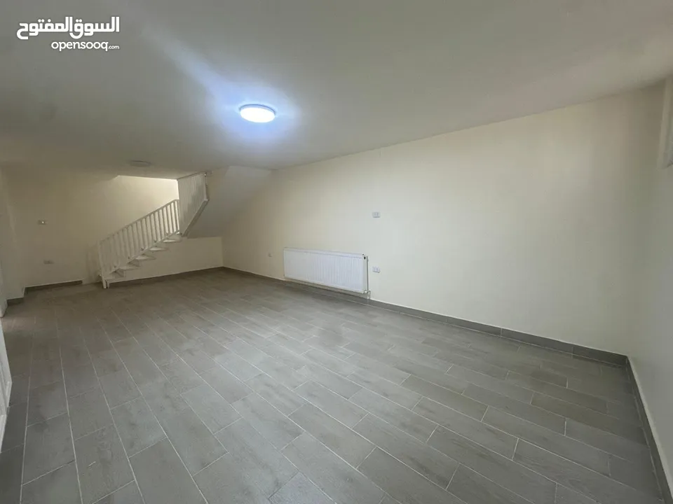 فيلا غير مفروشة للايجار في الصويفية  ( Property 38310 ) سنوي فقط