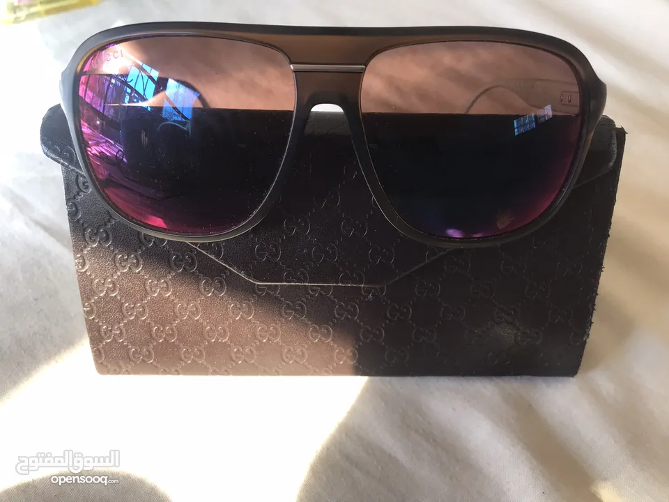 نظاره ماركه Gucci  اصليه  ايطاليه مع علبتها الاصليه ايضا