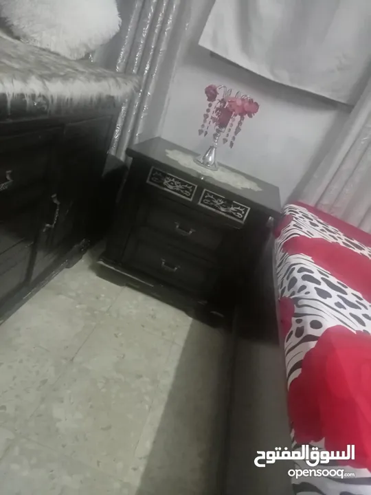 غرفه نوم بحاله جيده
