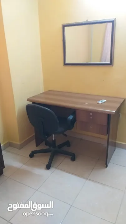 شقة في بناية الزيتونه للطالبات فقط، بالقرب من جامعة اليرموك خلف شارع الجامعه ، قريبه خدمات