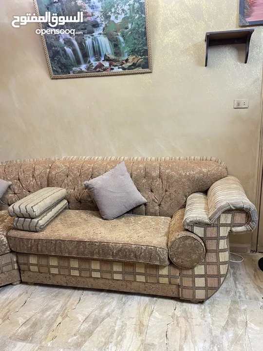 كورنر اماراتي خليجي مريح لغرفة جلوس او معيشه بلون عسلي مميز السعر 130 دينار السعر قابل للتفاوض